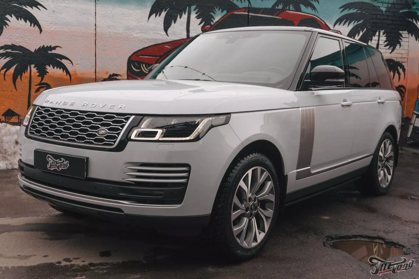 Химчистка и ремонт кожи в салоне Range Rover